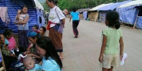 Hmong-Flüchtlinge in einem Lager in Thailand © AI 