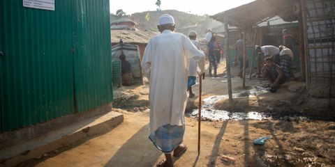 Der 100-jährige Rohingya-Flüchtling Qari Arshad Hossain lebt gegenwärtig in einem Lager in Bangladesch. ©Amnesty/Reza Shahriar Rahman