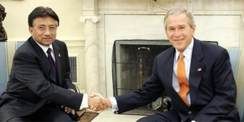 Zusammenarbeit im «Krieg gegen den Terror»: US-Präsident Bush und Pakistan-Präsident Musharraf © APGraphicsBank