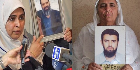 Amina Masood mit Bild von ihrem Mann Masood Janjua / Zenab Khartoum mit Bild von ihrem Sohn Faisal Faraz © AI