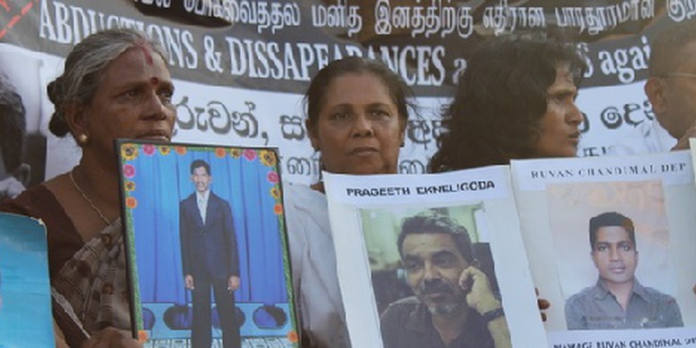 Angehörige von Verschwundenen verlangen Aufklärung. Colombo, Sri Lanka, 24. Januar 2012. © Vikal-pasl