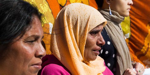 Mahnwache vor dem Palais des Nations in Genf: Angehörige von Verschwundenen aus Argentinien und Sri Lanka gedenken gemeinsam den in Sri Lanka verschwundenen Menschen. © Amnesty International