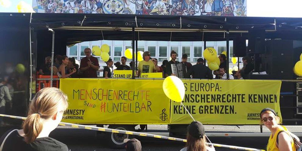 Der «Amnesty-Truck» auf der #unteilbar-Demonstration am 13. Oktober 2018 in Berlin. © AI