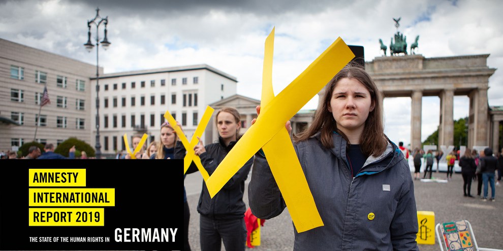 Junge Amnesty-Mitglieder riefen vor den Europa-Wahlen dazu auf, die Menschenrechte beim Wählen nicht zu vergessen.© Jan Petersmann