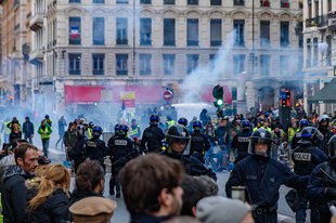 Polizei muss übermässige Gewalt gegen Demonstrierende beenden