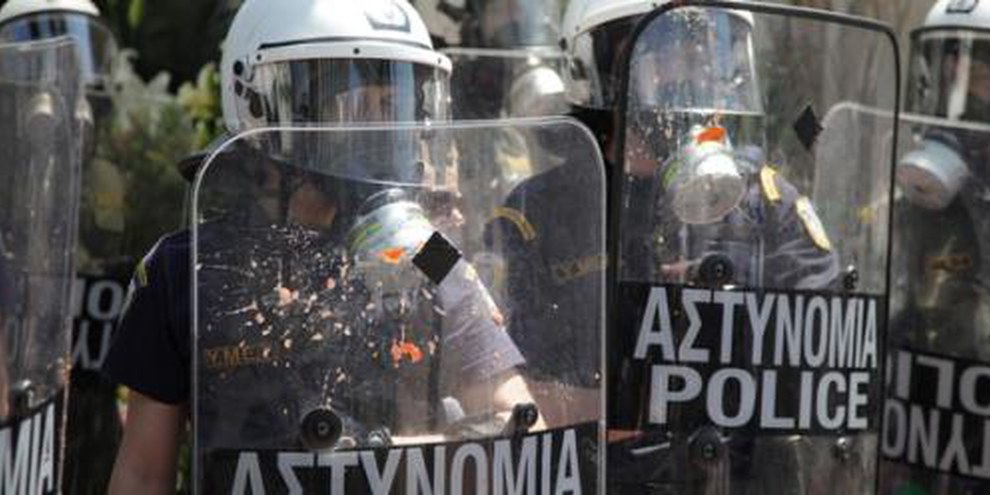 Griechische Polizisten im Einsatz an einer Demonstration. © Georgia Panagopoulou / Demotix 