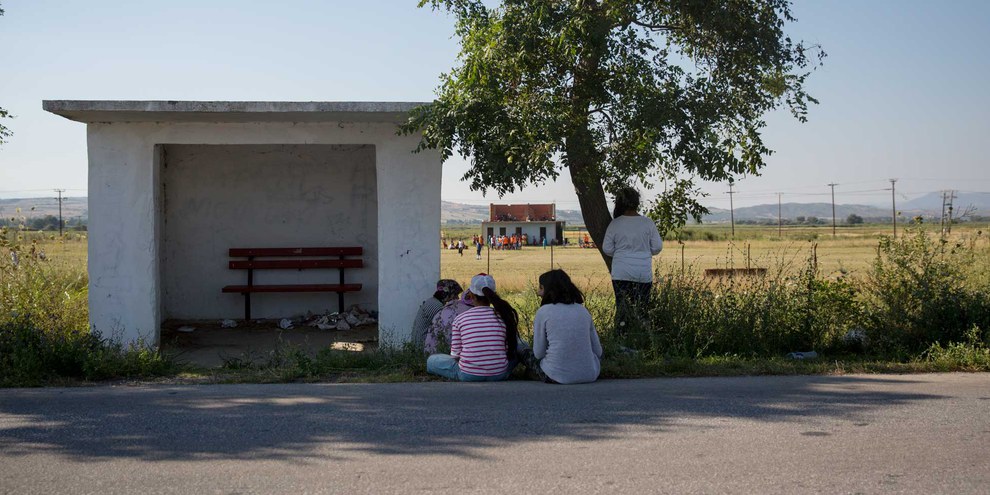 Auch hier kein Weiterkommen: Migrant*innen an der griechisch-mazedonischen Grenze. © Amnesty International