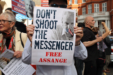 assange_shutterstock_1116388916.gif