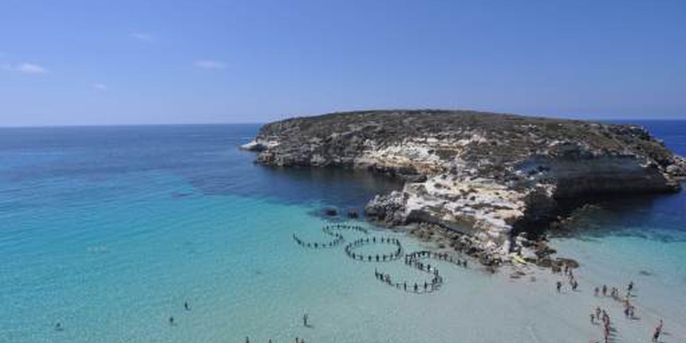 Amnesty-Aktion vor Lampedusa. © AI