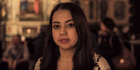 Ohne ihre kranke Mutter wollen die norwegischen Behörden Taibeh Abbasi und ihre Geschwister nach Afghanistan abschieben. Norwegische Polizeikräfte haben sie bereits nach Istanbul gebracht. Im Bild Taibeh. © Amnesty International
