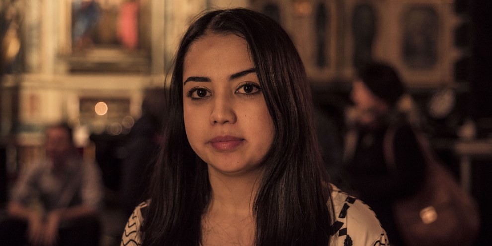 Ohne ihre kranke Mutter wollen die norwegischen Behörden Taibeh Abbasi und ihre Geschwister nach Afghanistan abschieben. Norwegische Polizeikräfte haben sie bereits nach Istanbul gebracht. Im Bild Taibeh. © Amnesty International
