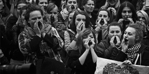 Polnische Frauen demonstrieren am 3. Oktober 2016 gegen die geplante Verschärfung der Abtreibungsgesetze: © Amnesty International Polska