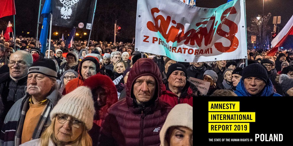 Am 1. Dezember 2019 demonstrierten Menschen in ganz Polen ihre Solidarität mit RichterInnen und StaatsanwältInnen, die ungerechten Disziplinarverfahren ausgesetzt waren.  © Grzegorz Żukowski