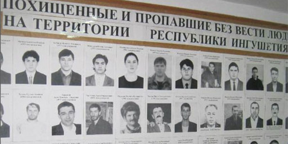 Fotos von Menschen, die seit 2002 in Inguschetien verschwunden sind. © AI