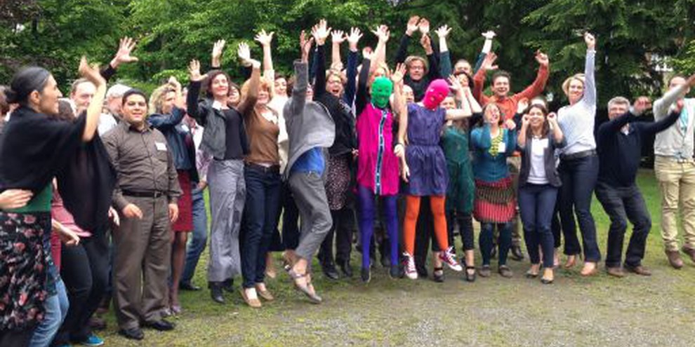 Zwei Mitglieder von Pussy Riot trafen am 29. Mai 2013 in Belgien die GeschäftsleiterInnen der europäischen Amnesty-Sektionen. © AI