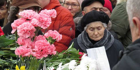 Trauer am Tatort: Russiche Bürgerinnen und Bürger nehmen von Boris Nemtsow Abschied © putnik/CC BY 4.0