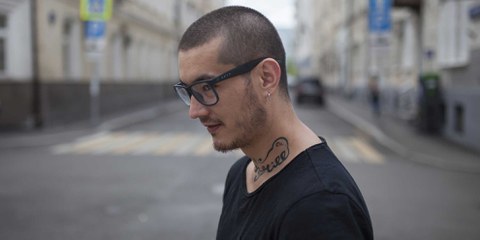 Der Journalist Ali Feruz befindet sich seit August 2017 in Auslieferungshaft. © Vlad Dokshin / Novaya Gazeta