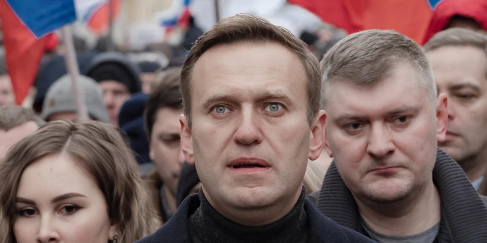 Alexei Navalny an einer Kundgebung 2020 zum Gedenken des Oppositionspolitikers Boris Nemtsov, der im Februar 2015 in Russland ermordet wurde. Seit einem Jahr sitzt Alexej Nawalny nun in Haft, 360'000 Menschen fordern seine Freilassung. © Michał Siergiejevicz / wikicommons