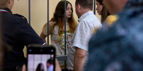 Aleksandra Skochilenko während einer Gerichtsverhandlung im April 2023 © Andrey Bok