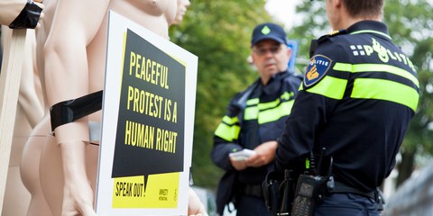 Symbolbild (nach Ablauf der Bildrechte vom Originalbild) © Amnesty International (Photo Karen Veldkamp)