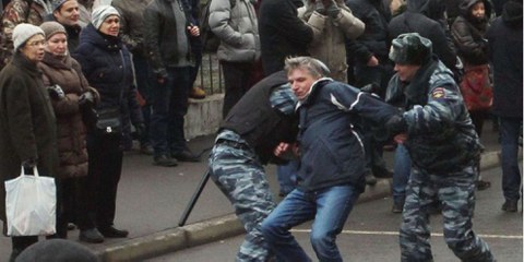 Alexej Gorinow, ein Moskauer Oppositionspolitiker, wird wegen «Verbreitung falscher Informationen über die russische Armee in der Ukraine» festgenommen und zu 7 Jahren Haft verurteilt. © Solidarnost Political Movement