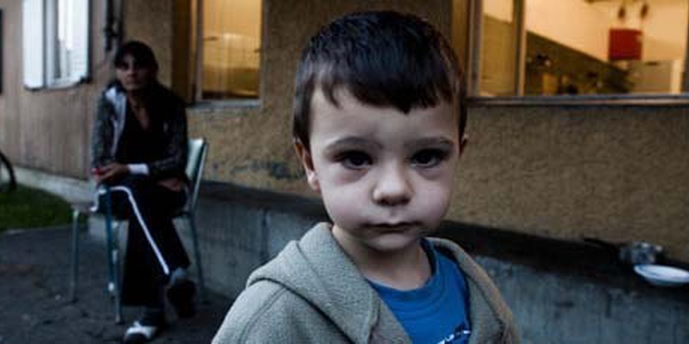 Ein Junge im Nothilfezentrum Zürich-Altstetten. © Jacek Pulawski