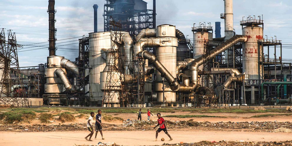Das muss aufhören: Den Konzernen werden wir bei ihren Geschäften im globalen Süden weiterhin genau auf die Finger schauen und Menschenrechtsverletzungen aufdecken. © Kadir van Lohuizen / Noor / Keystone