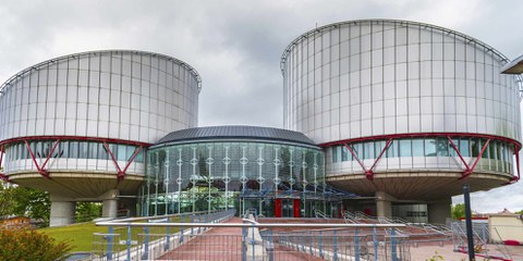 Amnesty interveniert beim Europäischen Gerichtshof für Menschenrechte Der Europäische Gerichtshof für Menschenrechte in Strassburg. ©Shutterstock/Yuri Turkov