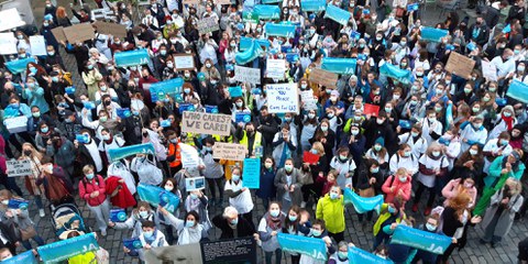 Kundgebung vom Schweizer Berufsverband für Pflegefachpersonal am 21. Oktober in Bern. © Daniela Enzler