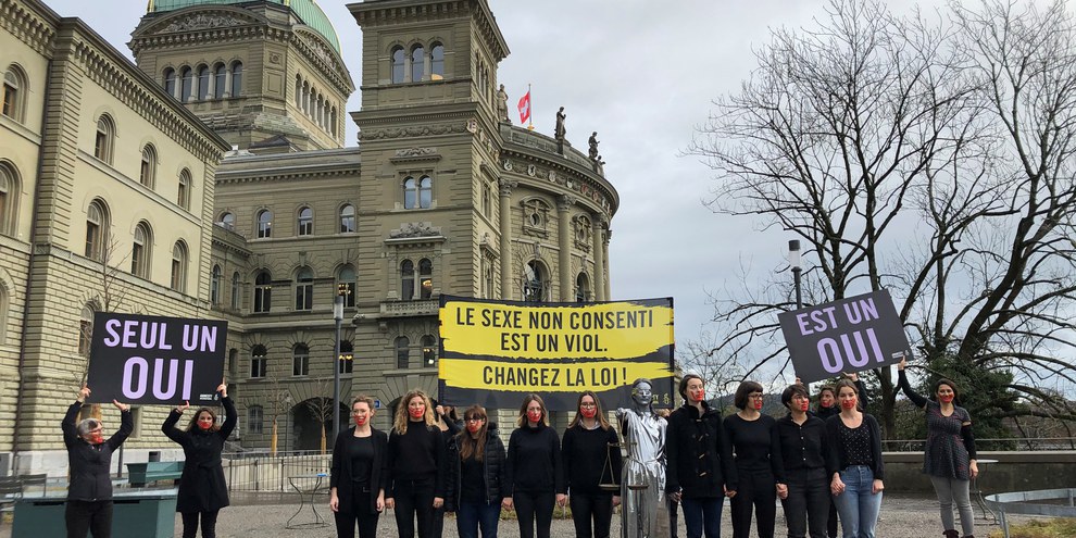 Fast 37'000 Personen und 37 Organisationen unterzeichneten eine entsprechende Petition von Amnesty International, die unter anderem eine Neudefinition von Vergewaltigung im Strafrecht fordert. © Amnesty International