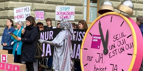 Mehr als 40'000 Personen unterzeichneten die Petition für ein konsensbasiertes Sexualstrafrecht. © Amnesty Schweiz