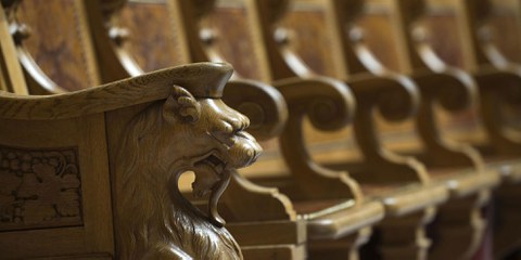 Die ParlamentarierInnen, die auf diesen Plätzen Platz nehmen, stehen vor grossen Herausforderungen für die Menschenrechte. © parlament.ch