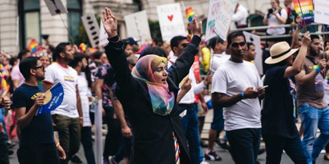 Keine Frau darf gezwungen werden, einen Schleier zu tragen. Aber wenn ein Staat das Tragen eines bestimmten Kleidungsstücks verbietet, stellt dies auch eine Verletzung der persönlichen Freiheit dar. © Sandor Szmutko  /shutterstock