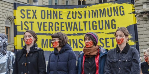 Übergabe der Petition «Gerechtigkeit für Betroffene sexueller Gewalt». November 2019 © Philippe Lionnet