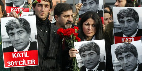 Demonstrierende in Istanbul: "Hrant Dink wurde ermordet, weil er seine Meinung friedlich geäussert hat.": © APGraphicsBank