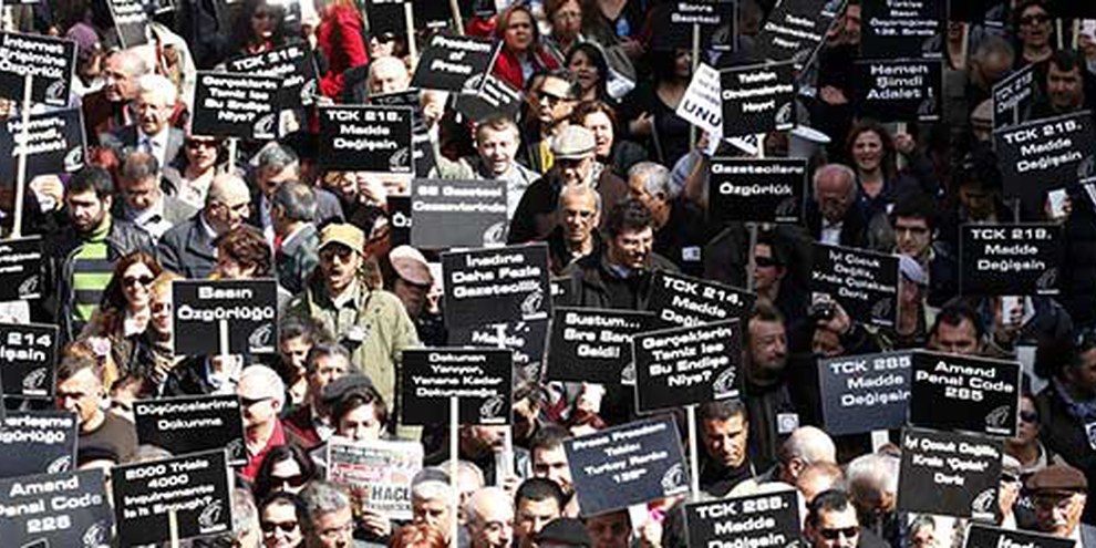 Medienschaffende demonstrieren in Ankara für Pressefreiheit. ©  	REUTERS/Umit Bektas 