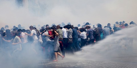 Mindestens 8‘000 Demonstrierende wurden bei Polizeieinsätzen verletzt. © Eren Aytuğ/Nar Photos 