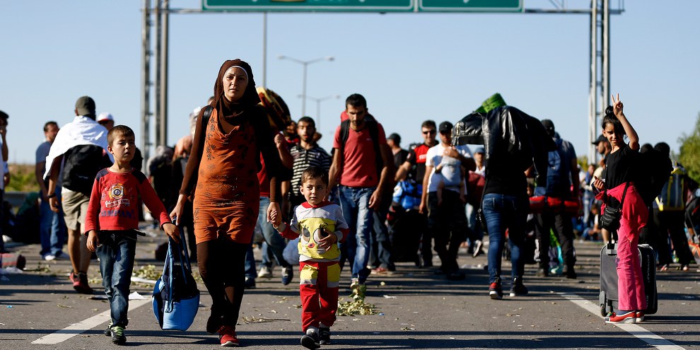 Flüchtlinge auf einer Autobahn bei Edirne, 19. September 2015 © Reuters/Osman Orsal