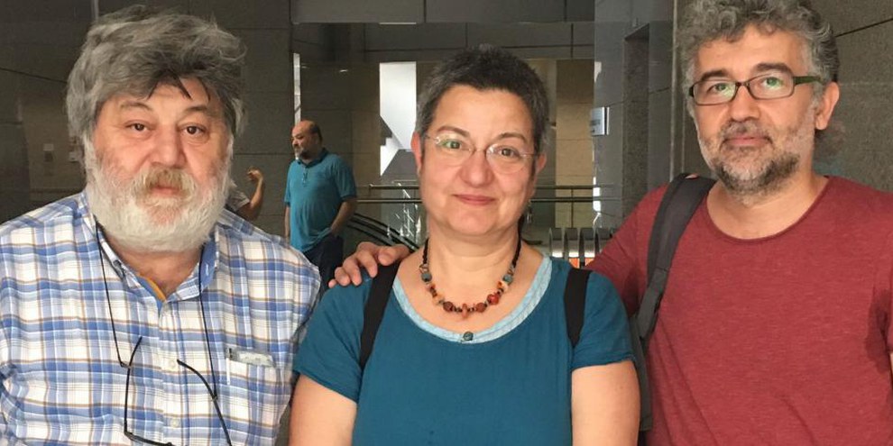 Ahmet Nesin, Sebnem Korur Fincancı und Erol Önderoglu am Tag ihrer Verhaftung © RSF