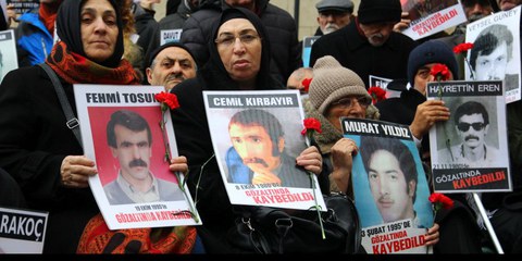 Seit August verboten: Mahnwachen der Samstagsmütter für ihre verschwundenen Angehörigen ©Emre Orman