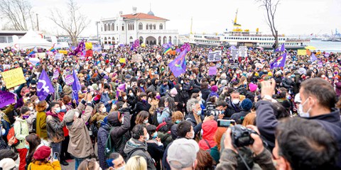 Massenprotest gegen den Rückzug der Türkei aus der Istanbul-Konvention, Ende März 2021. © Amnesty International Turkey