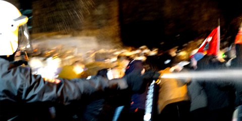 Schluss mit den rechtswidrigen Angriffen auf friedliche Demonstrierende