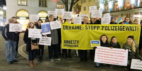 Mahnwache gegen Straflosigkeit der Polizeiübergriffe in der Ukraine, Zürich 11.02.2014 © Amnesty International