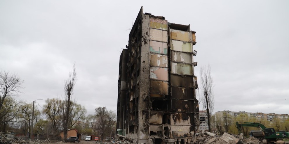 Die russische Aggression in der Ukraine forderte bereits zahlreiche zivile Todesopfer. Trotzdem hoffen viele Zivilist*innen, irgendwann in ihre Heimat zurückkehren zu können © Amnesty International