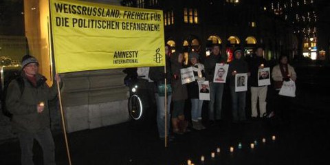 19. Dez. 2011: Mahnwache auf dem Zürcher Paradeplatz © AI