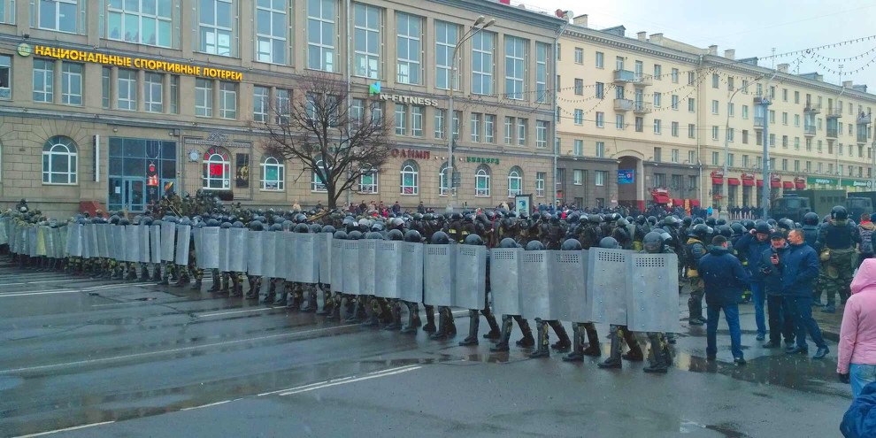 Das massive Polizeiaufgebot bei den Protesten in Minsk vom 25. März 2017. © Спадар Бурак