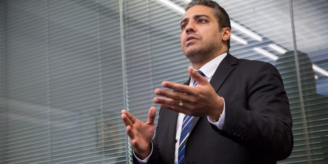 Der ehemalige Journalist von Al Jazeera, Mohamed Fahmy, London, 7. Oktober 2015. Mohamed Fahmy verbrachte fast zwei Jahre in einem ägyptischen Gefängnis. Am 23. September 2015 wurde Fahmy vom ägyptischen Präsidenten Abdel Fattah al-Sisi begnadigt. © Amnesty International