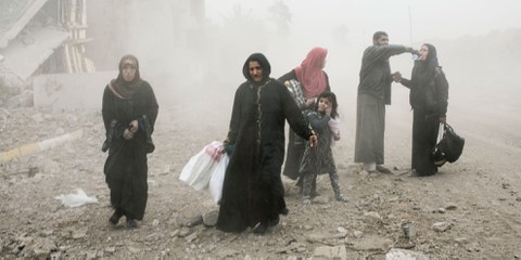 Zivilpersonen flüchten vor den Kämpfen in Mossul. © Amnesty International