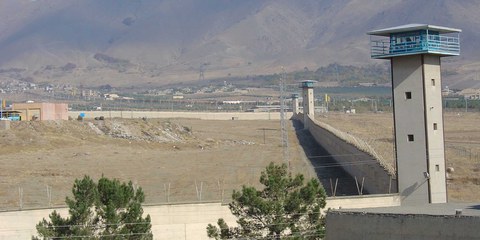 Das Gohardasht-Gefängnis, auch bekannt als «Rajai-Shahr» in welchem viele politische Häftlinge und Gewissensgefangene einsetzen. Und in welchem vermehrt hingerichtet wird. © Ensie & Matthias / wikimedia