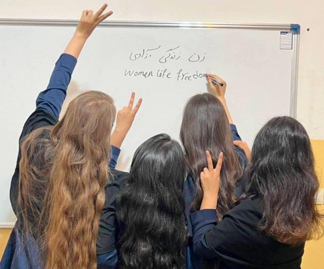 Iranian Schoolgirls protest for the rights of women and for freedom